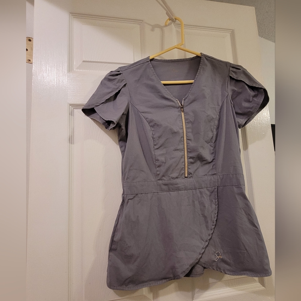 Scrub set